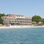皮纳尔罗酒店